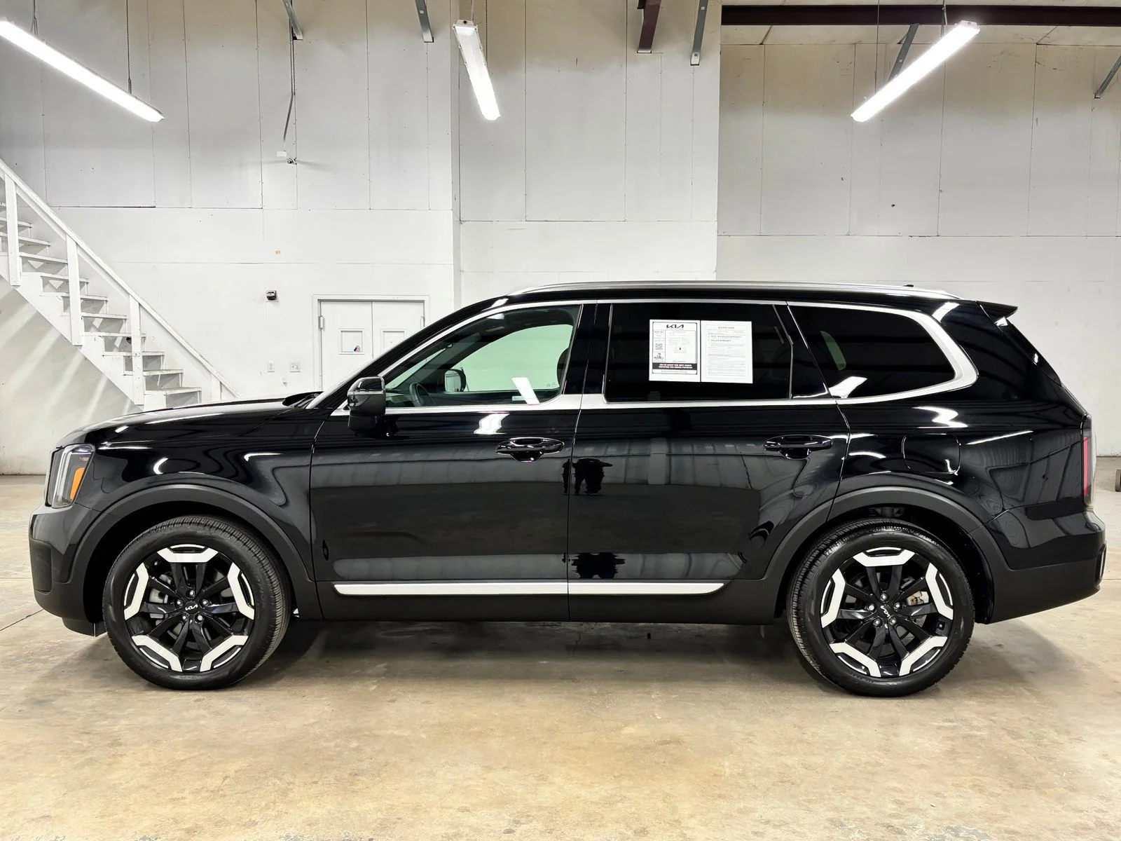 Used 2024 Black Kia EX image 4