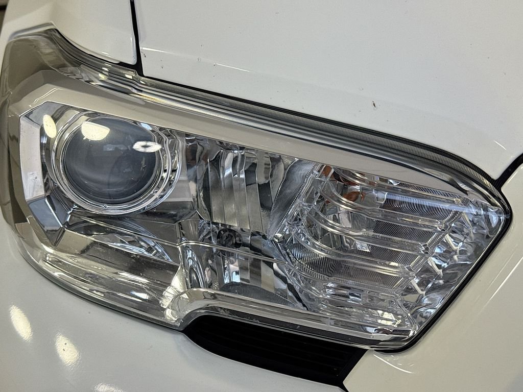 Used 2022 White Toyota SR5 image 34