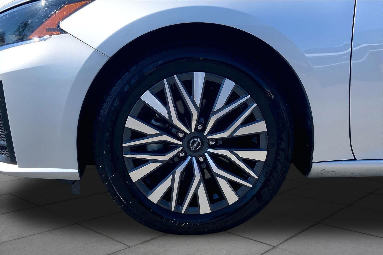 Used 2024 Brilliant Silver Metallic Nissan 2.5 SV image 11