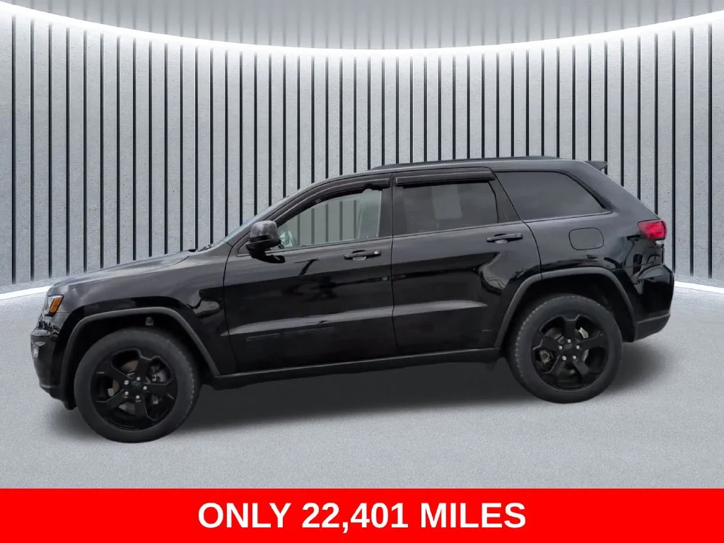 Used 2020 Black Jeep Laredo image 9