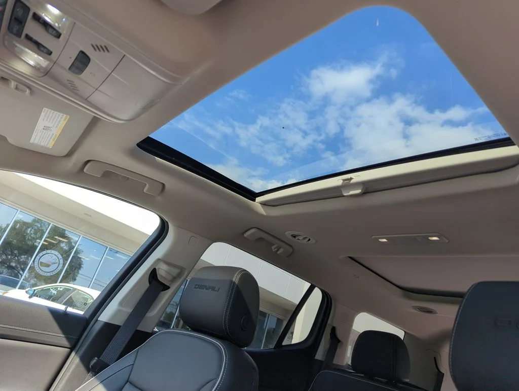 Used 2023 Silver GMC Denali image 27