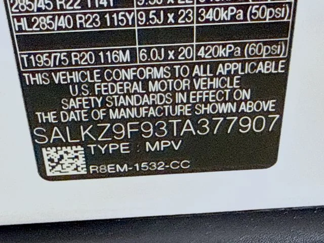 New 2026 Ostuni Pearl White Land Rover SV Signature Suite image 34