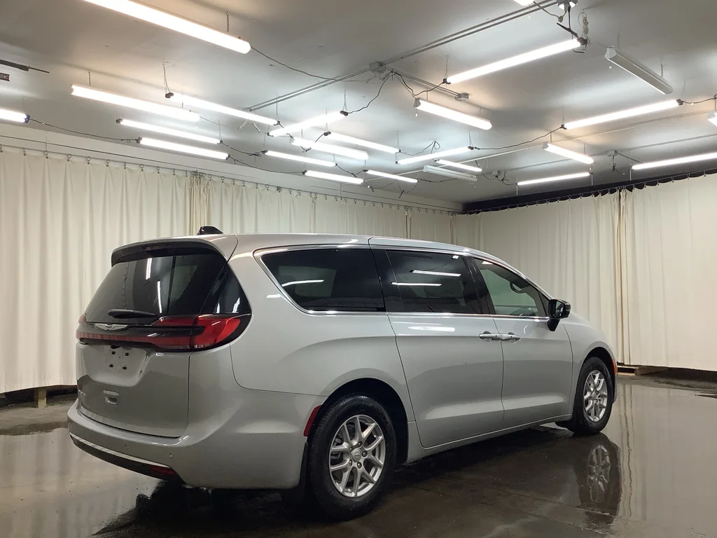 New 2026 Silver Mist Clear-Coat Exterior Paint Chrysler  image 6