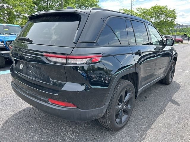 Used 2023 Black Jeep Altitude X image 5