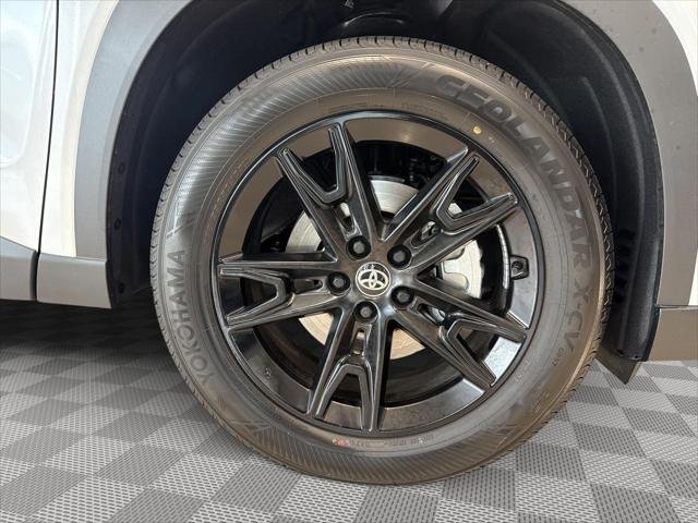 Certified Used 2026 PLATINUM WHITE PEARL MC. Toyota  image 5