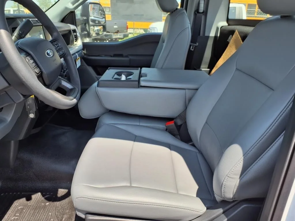 2024 Ford F-450 Super Duty Chassis Cab XL - Photo 9