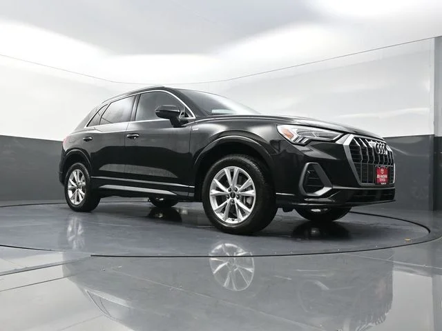 Used 2025  Audi Premium image 31