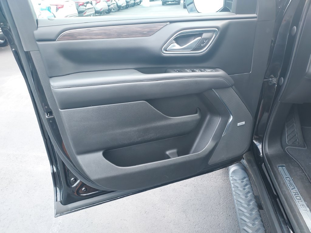 Used 2022 Black Chevrolet Z71 image 12