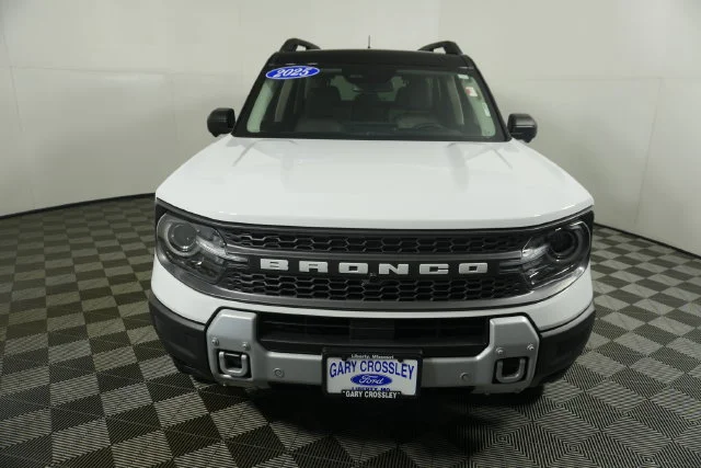 Certified Used 2025 Oxford White Ford Badlands image 8