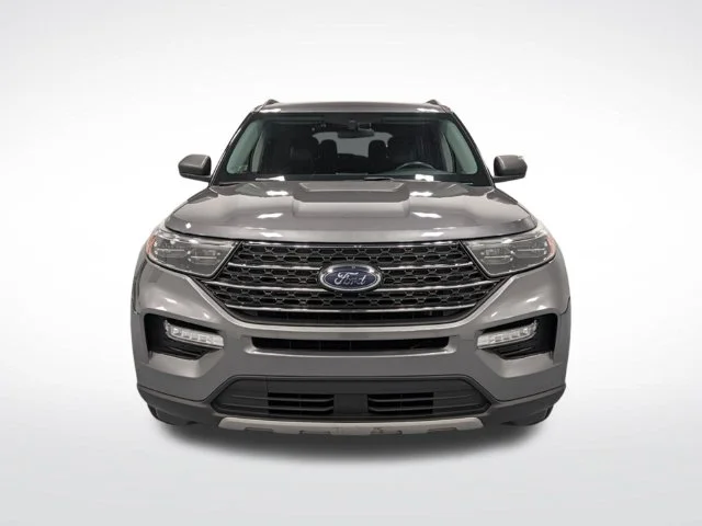 Used 2023 Gray Ford XLT image 3