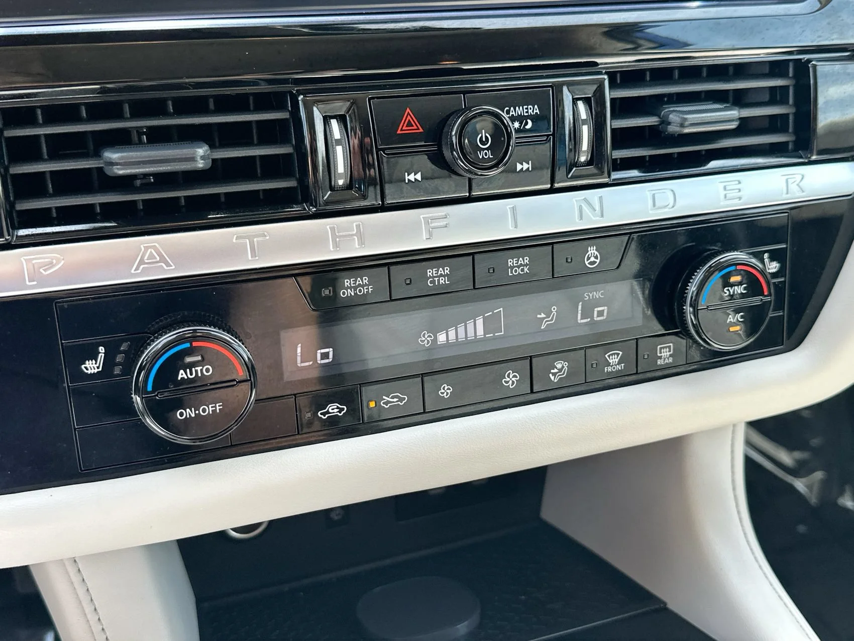 Used 2026 Deep Ocean Blue Pearl Nissan SL image 18