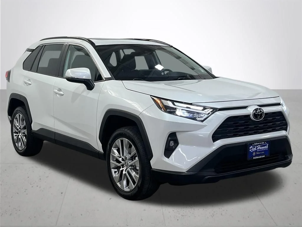 Used 2023 Beige Toyota XLE Premium image 8