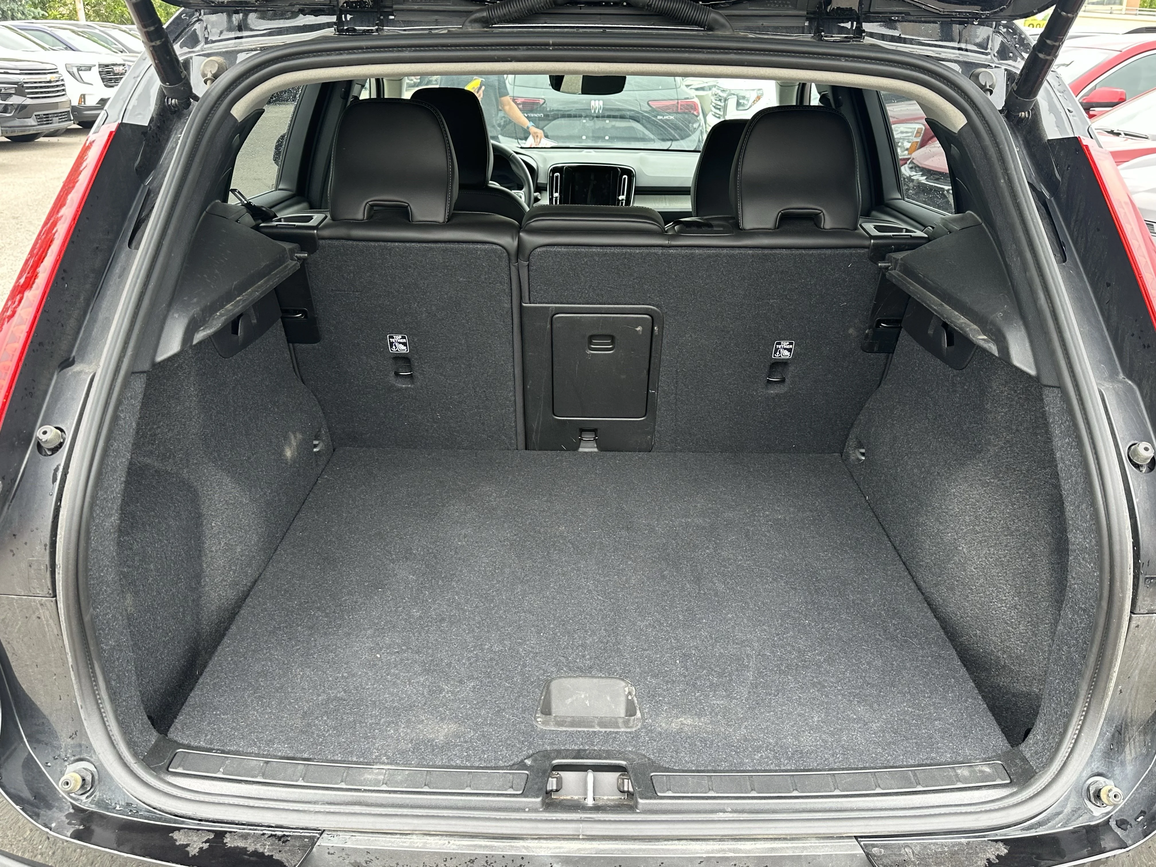 Certified Used 2025  Volvo Core Bright Theme image 8