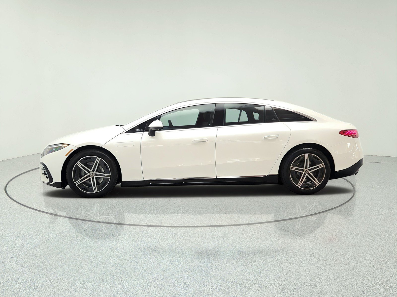 Used 2022 MANUFAKTUR Diamond White Mercedes-Benz EQS 580 4MATIC® Sedan image 8