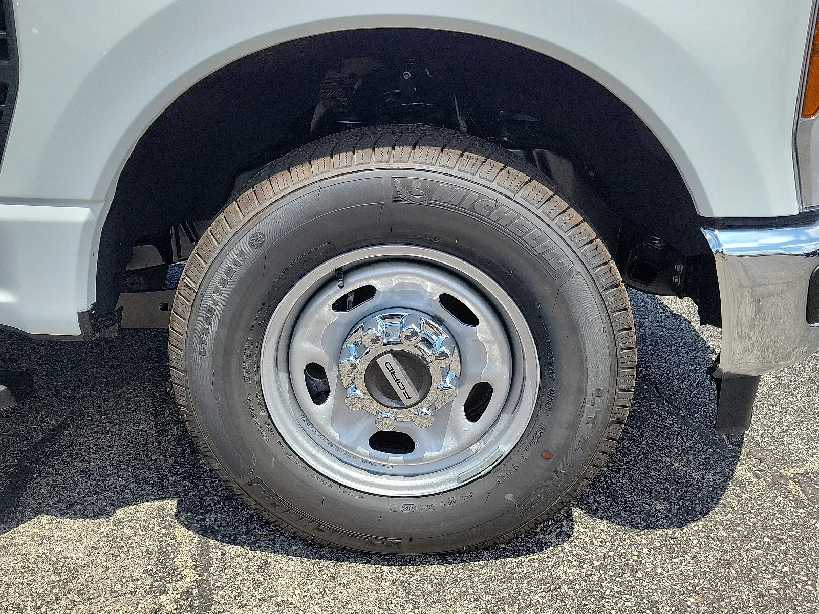 New 2025 Oxford White Ford F-250&reg; XL image 7