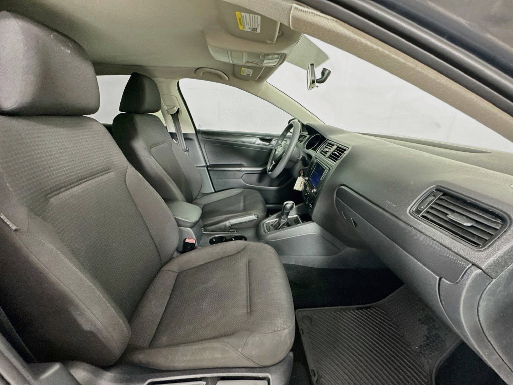 Used 2016 Platinum Gray Metallic Volkswagen 1.4T S image 30