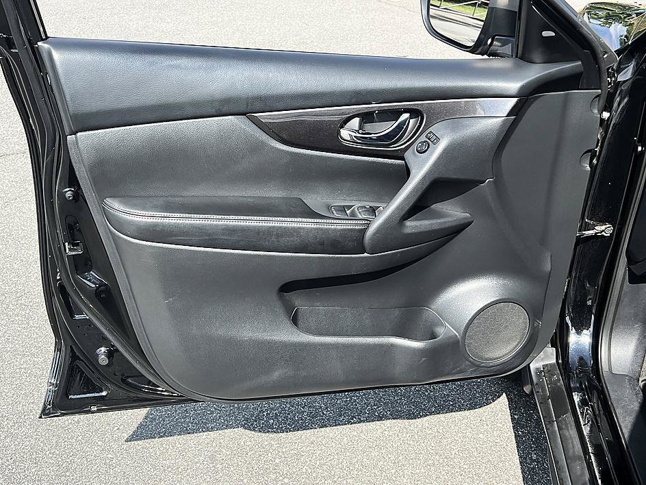 Used 2019 Magnetic Black Pearl Nissan S image 19