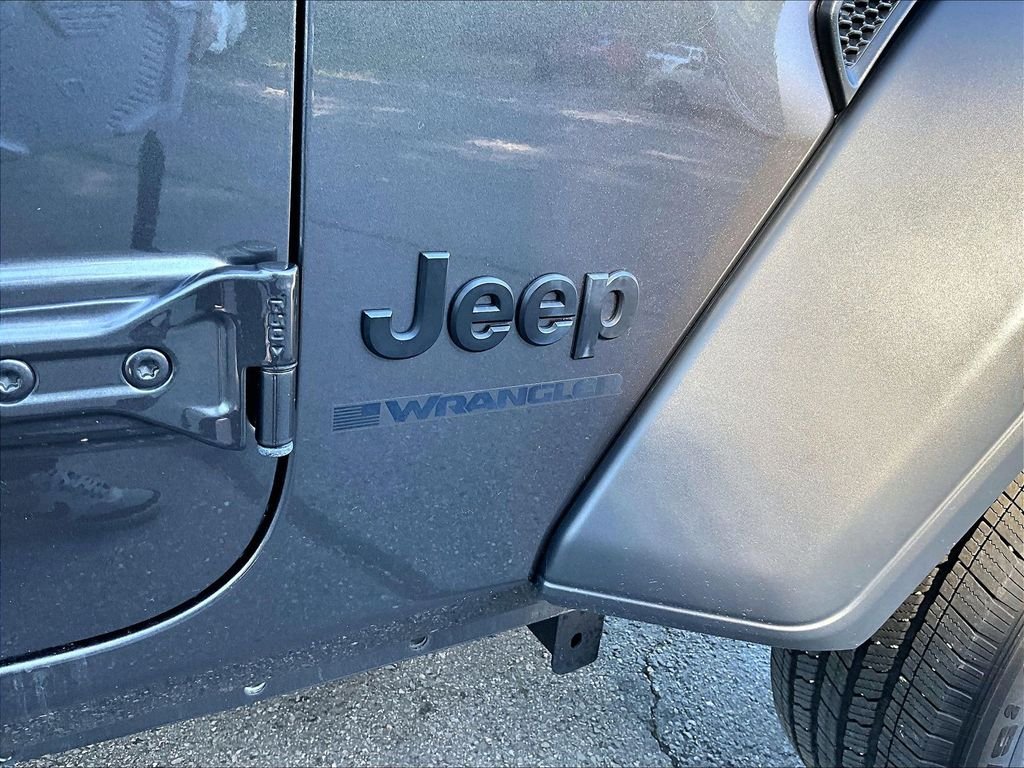 Used 2023 Granite Crystal Metallic Clearcoat Jeep Sport S image 29