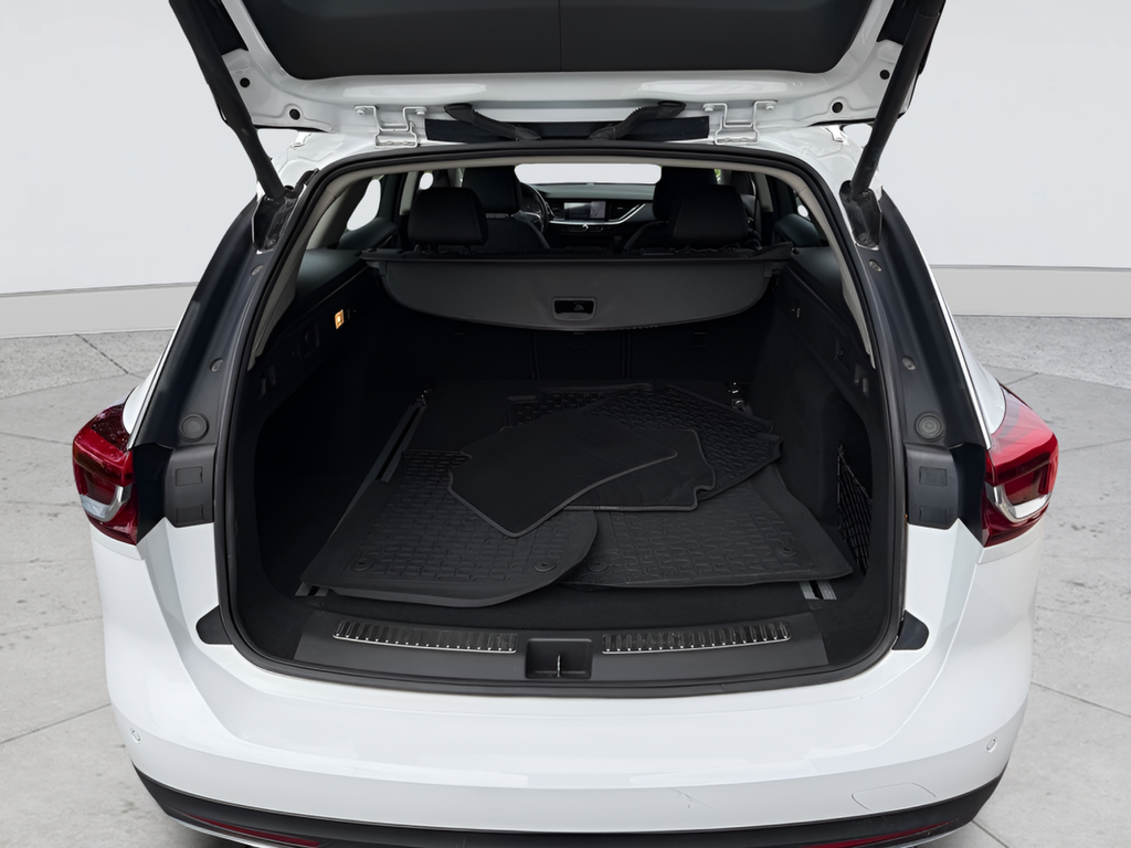 Used 2018 White Buick Essence image 32