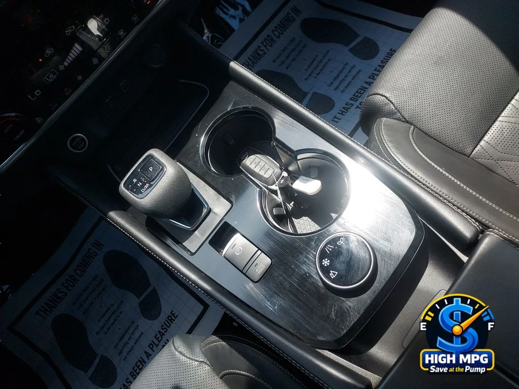 Used 2023 Silver Nissan Platinum image 15