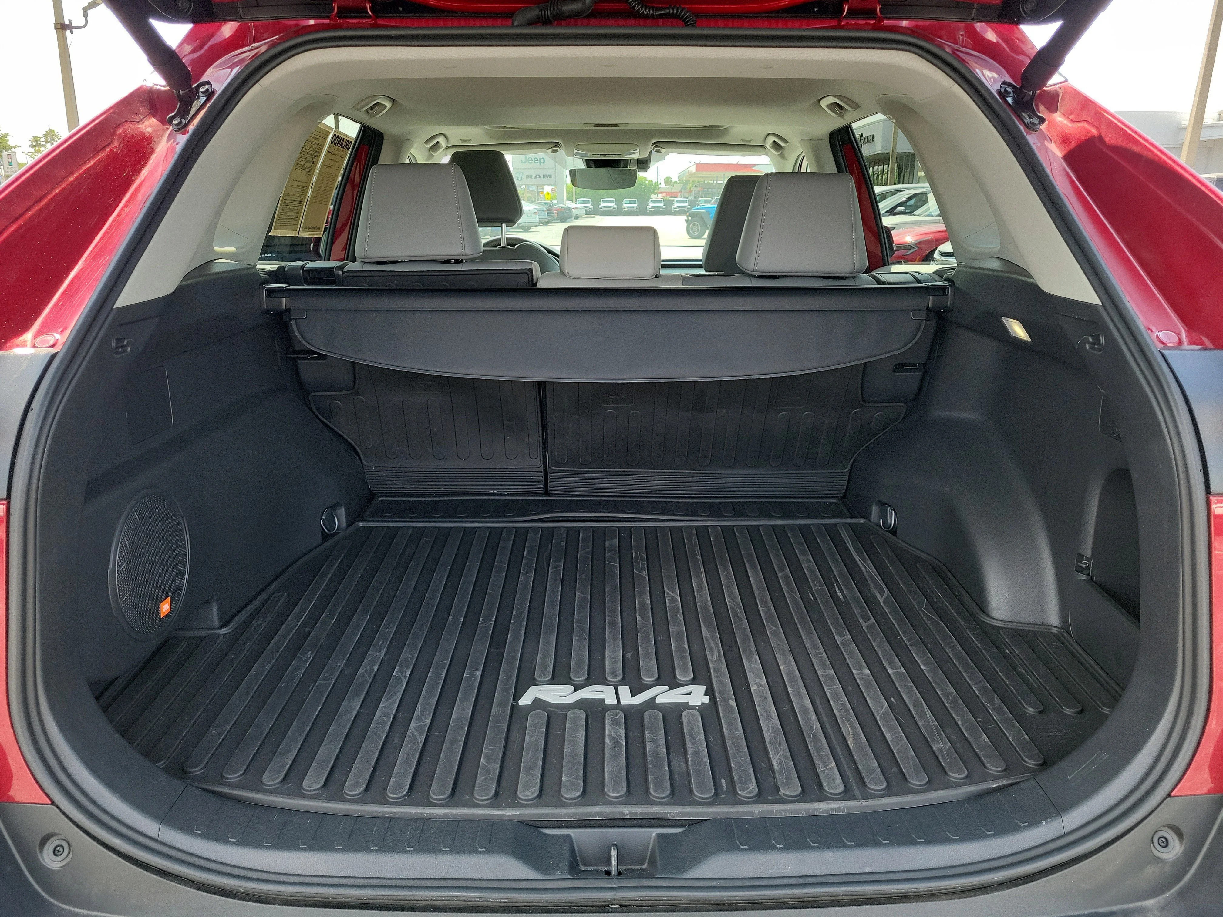 Used 2025 Pearl Toyota XLE Premium image 10