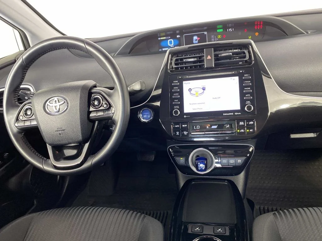 Used 2021 White Toyota LE image 13