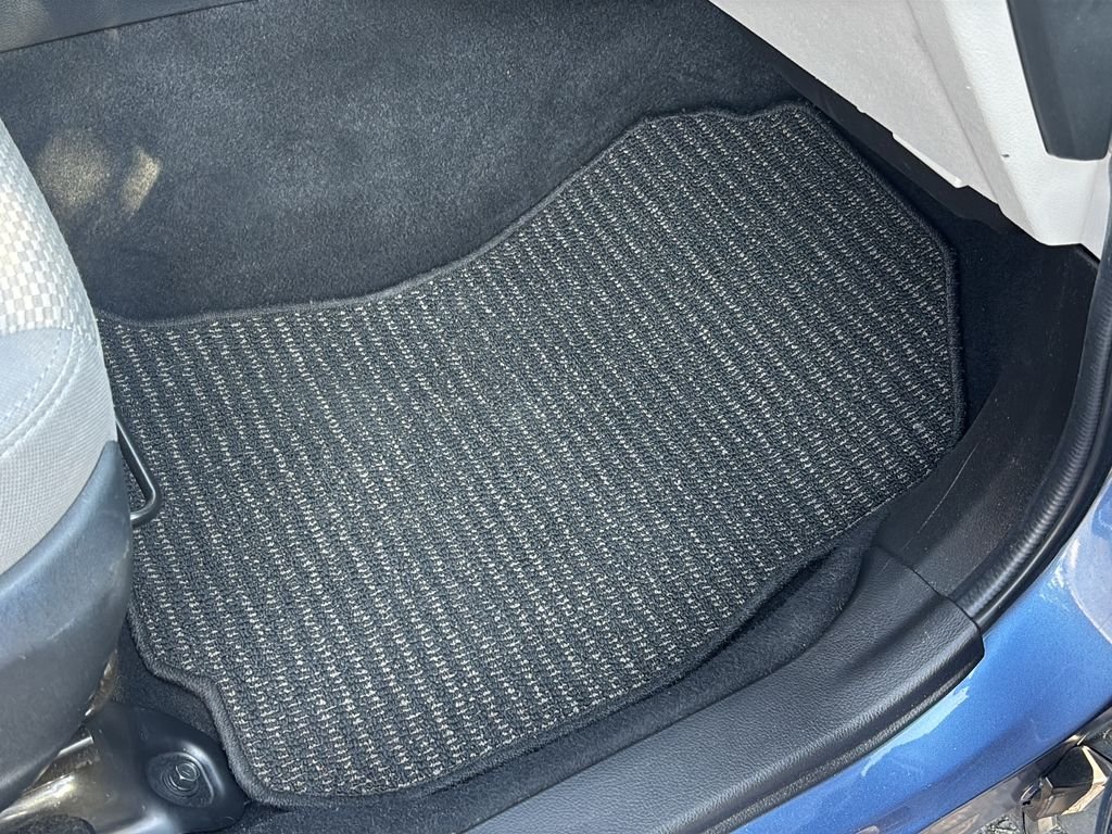 Used 2018 Quartz Blue Pearl Subaru 2.5i Premium image 40