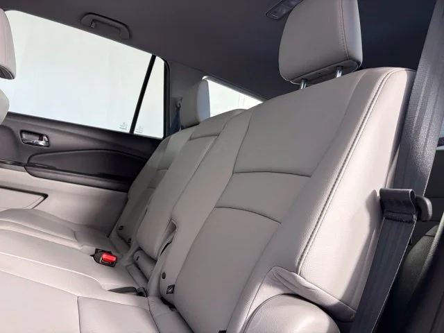 Used 2018 Silver Honda EX-L image 25
