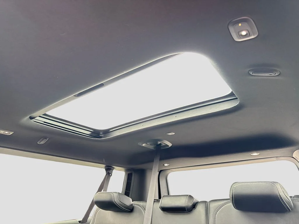 Used 2024 Black Jeep Base image 26