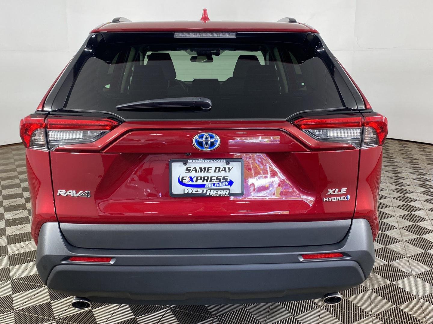 Used 2024 Ruby Flare Pearl Toyota XLE image 5