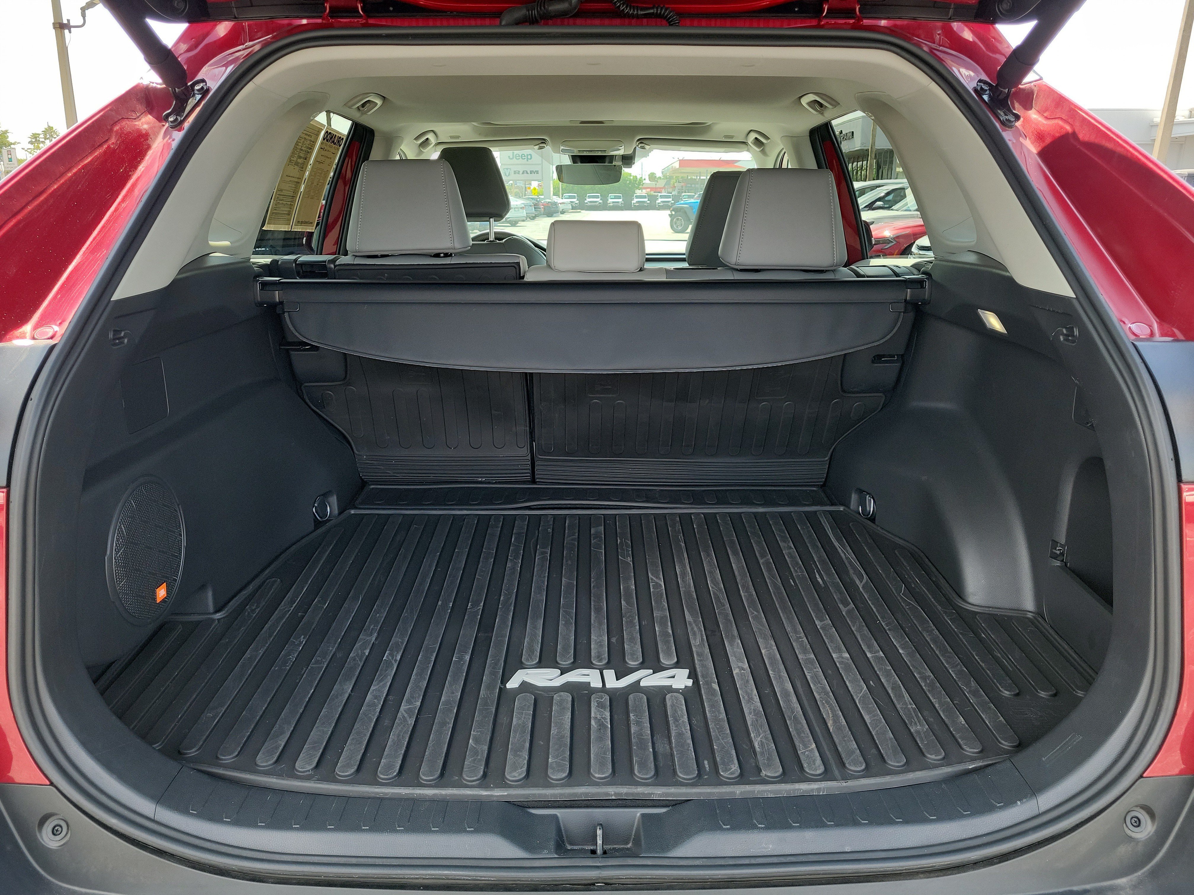Used 2025 Pearl Toyota XLE Premium image 10
