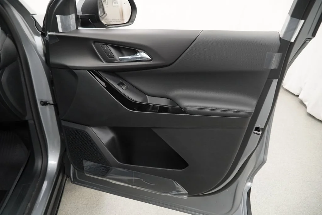 New 2027 Sterling Gray Metallic Chevrolet LT image 27