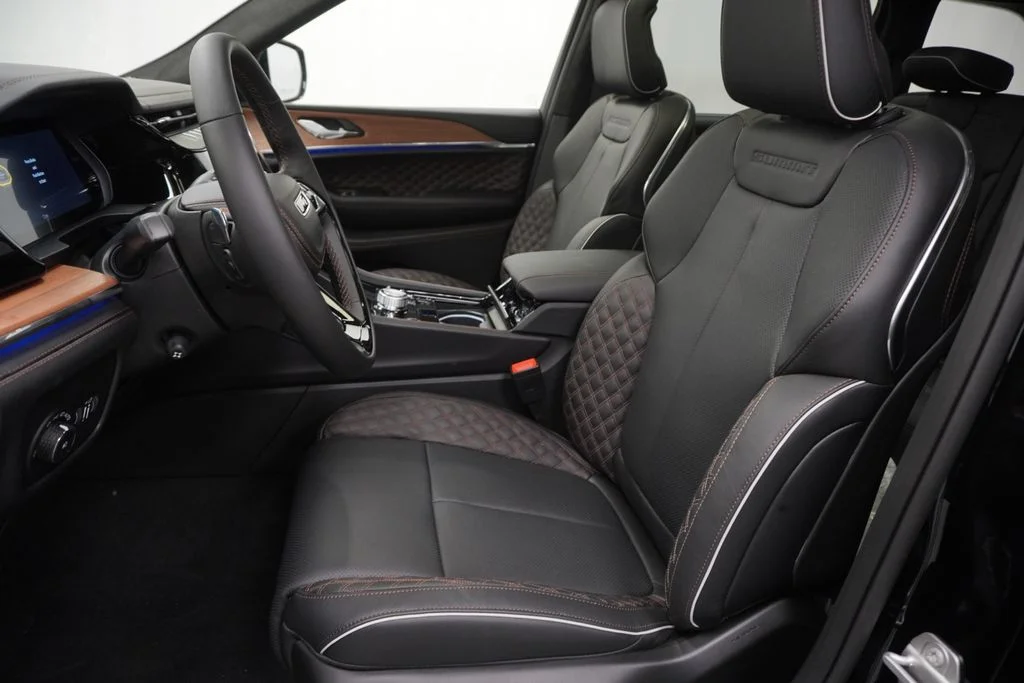 New 2026 Diamond Black Crystal Pearl-Coat Exterior Paint Jeep Summit image 15