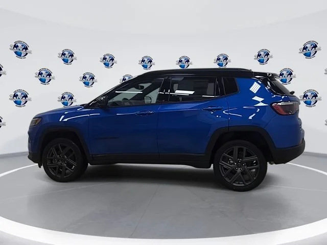 New 2026 Hydro Blue Pearl-Coat Exterior Paint Jeep Limited image 3