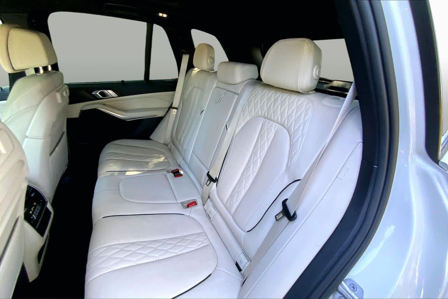 Used 2021 Alpine White BMW xDrive40i image 20