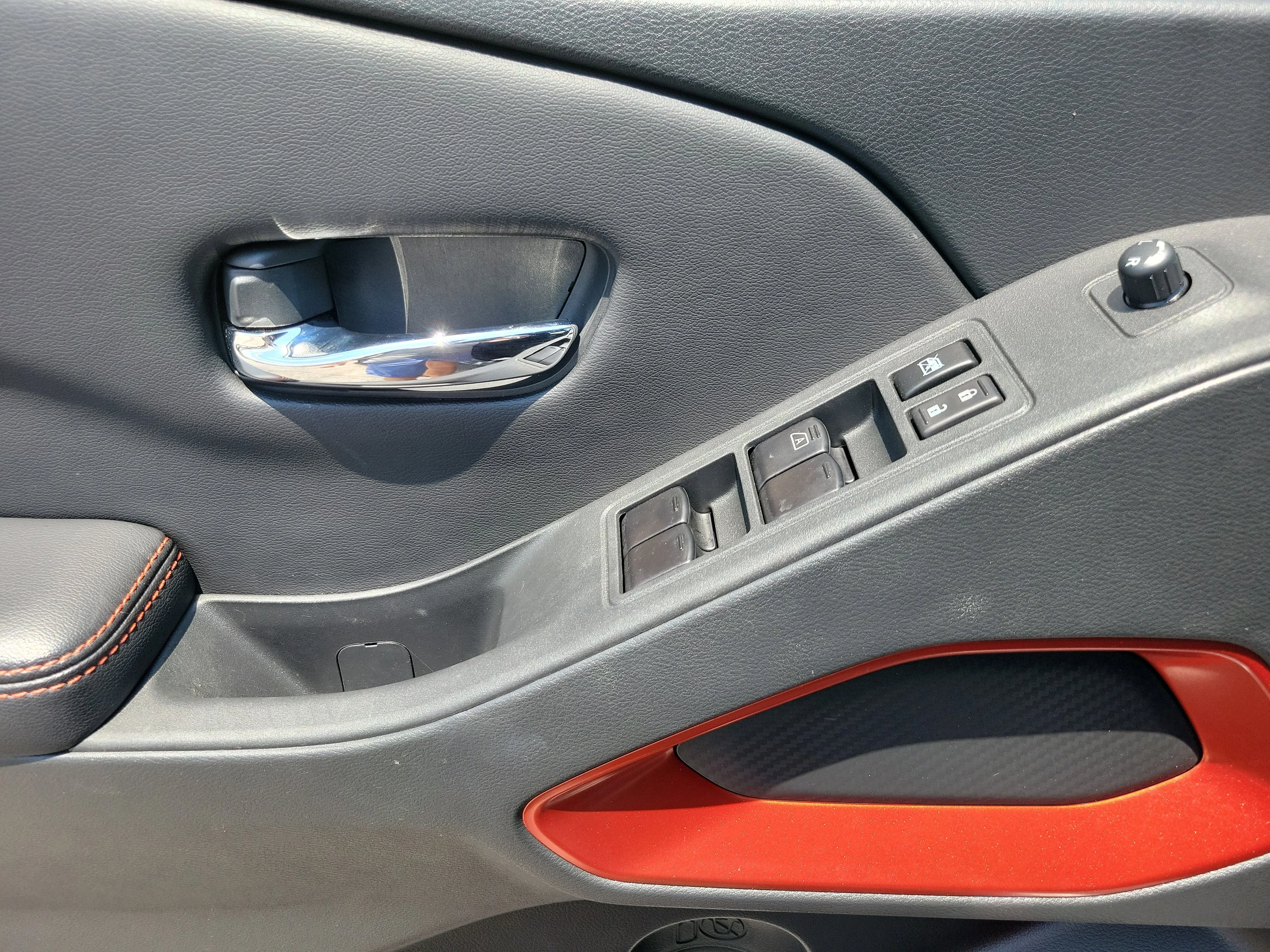 Used 2025 Boulder Gray Pearl Nissan PRO-X image 8