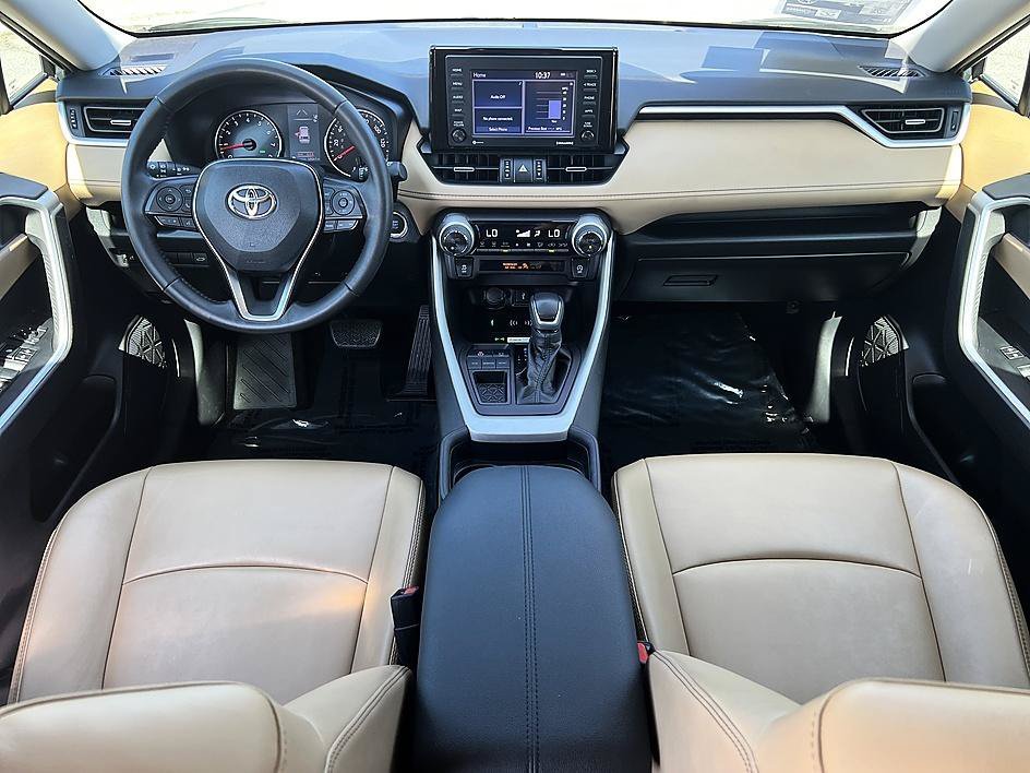 Used 2021 Lunar Toyota XLE Premium image 18