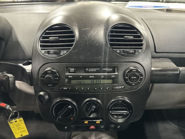 Used 2004  Volkswagen GLS image 16