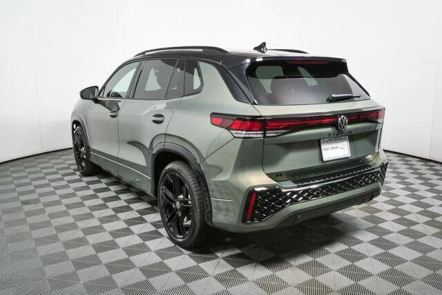 New 2026 Avocado Green w/Deep Black Roof Volkswagen SE R-Line Black image 29