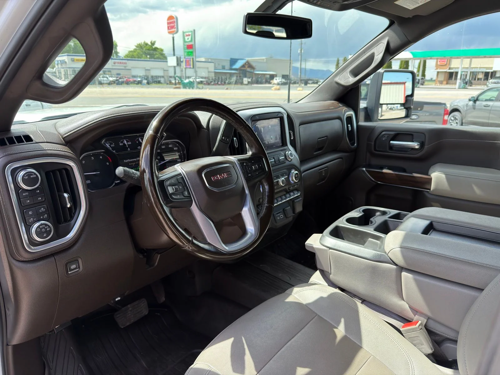 Used 2023 White GMC SLT image 20