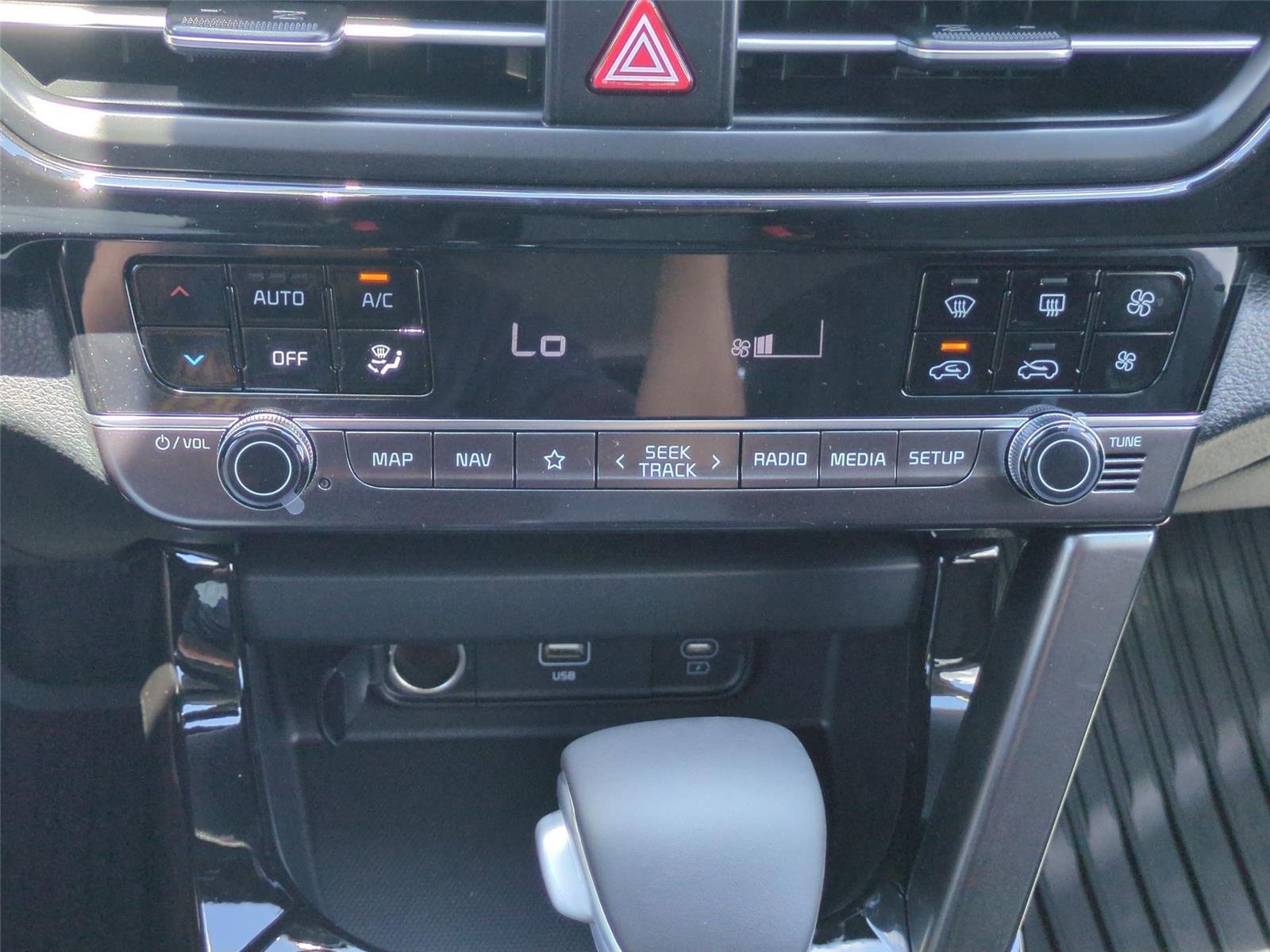 New 2026 Snow White Pearl Kia S image 28