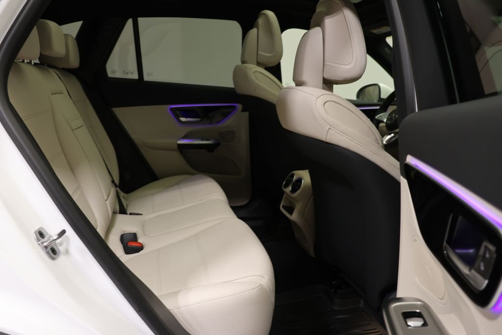 Used 2027 Polar White Mercedes-Benz GLC 300 image 52