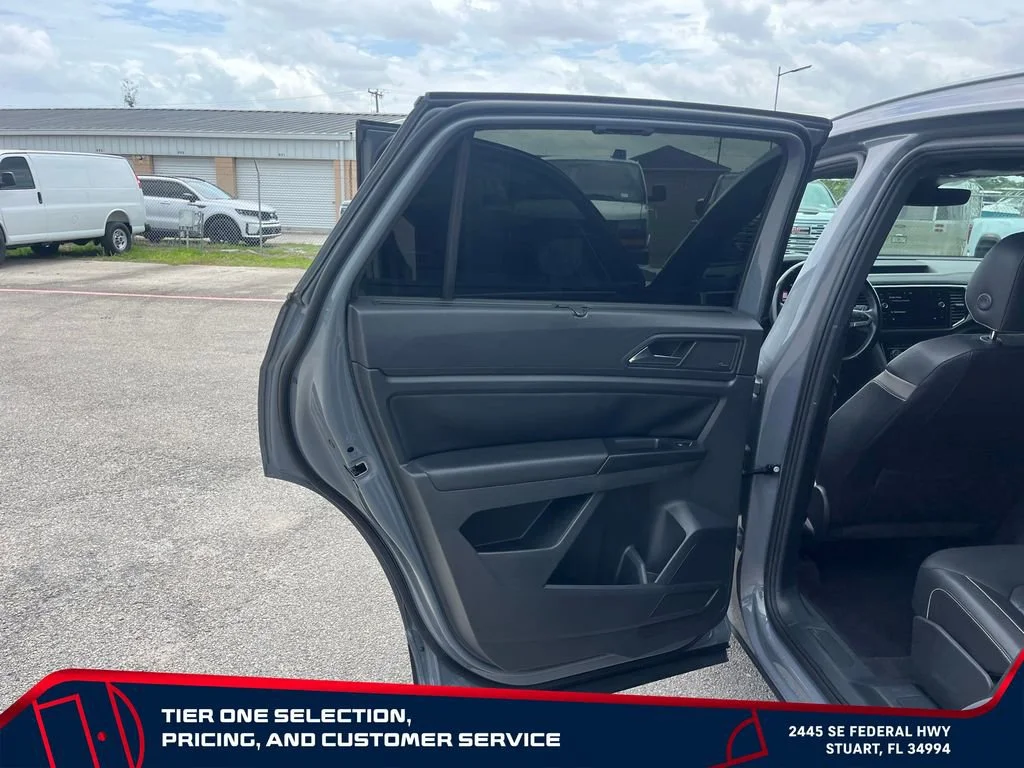 Used 2020 Gray Volkswagen 3.6L V6 SEL Premium image 29
