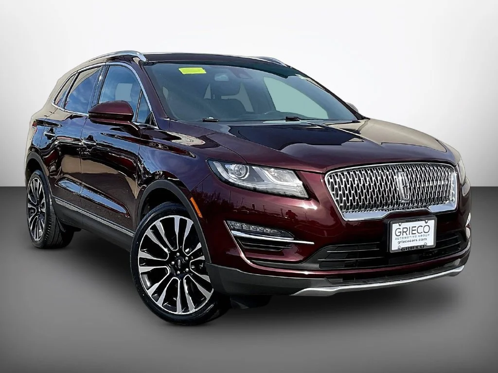 Used 2019 Burgundy Lincoln Reserve image 1