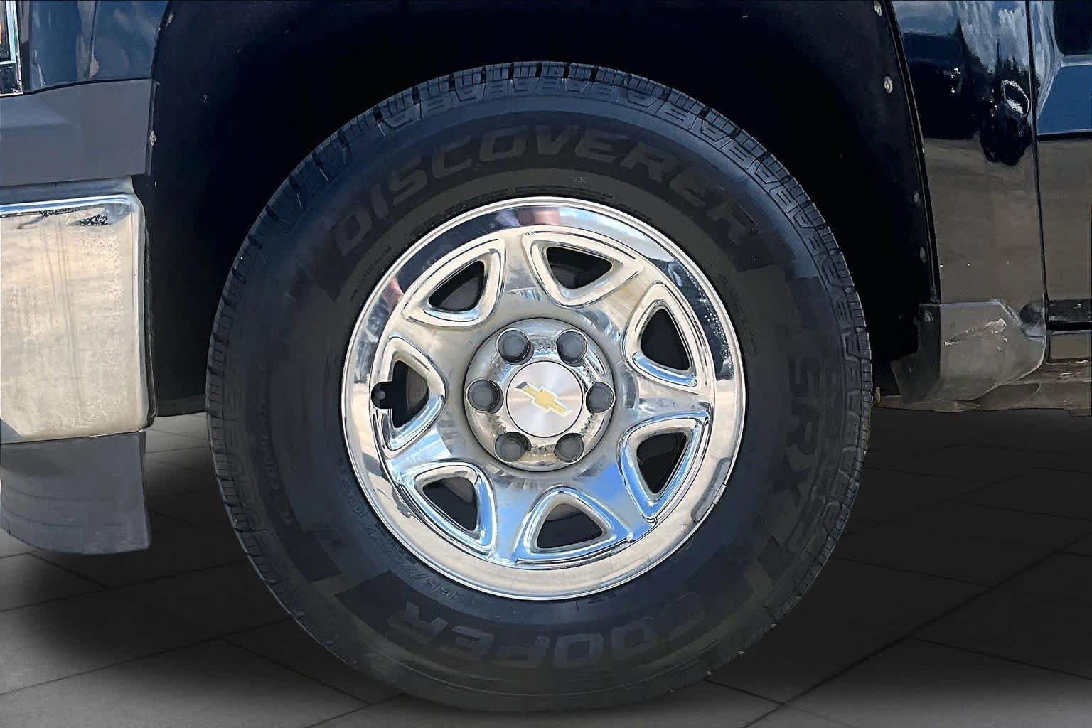 Used 2015 Black Chevrolet LS image 10