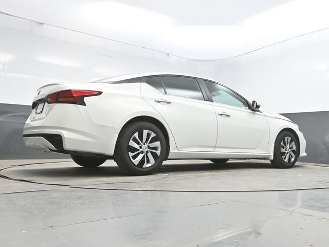Used 2020 White Nissan 2.5 S image 44