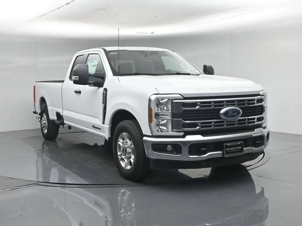 New 2026 Oxford White Ford XLT image 55