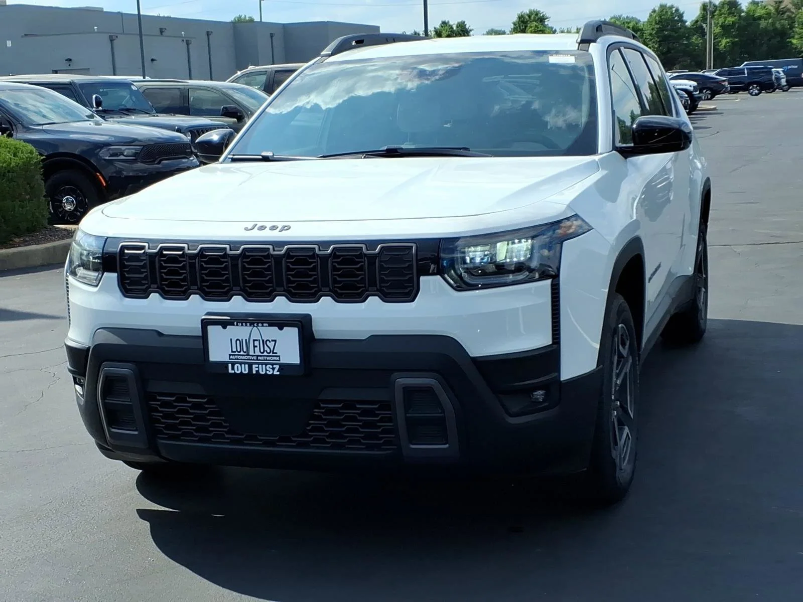 New 2026 Bright White Clear-Coat Exterior Paint Jeep Laredo image 2