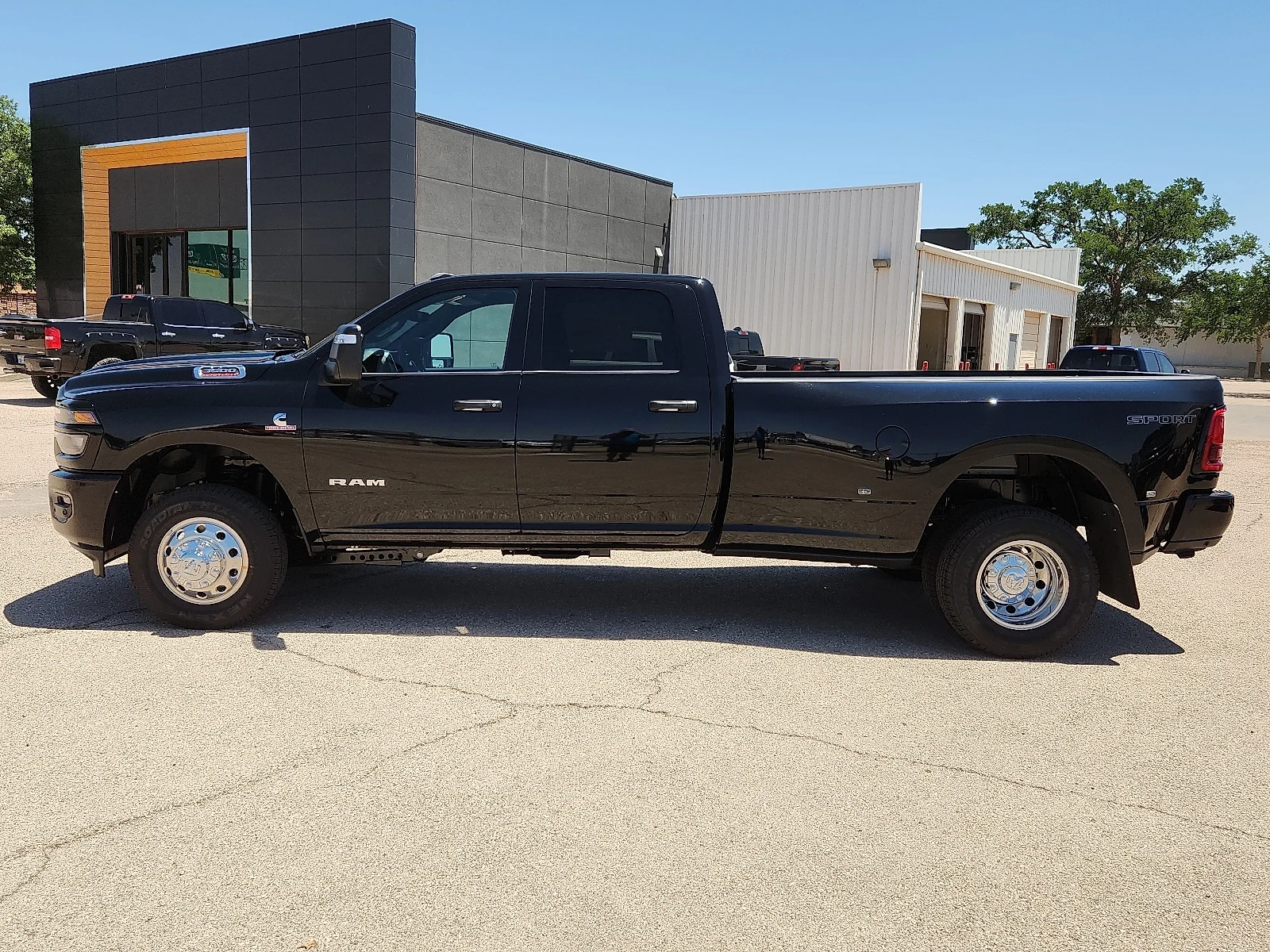 New 2026 Diamond Black Crystal Pearl-Coat  Paint Ram LONE STAR CREW CAB 4X4 8