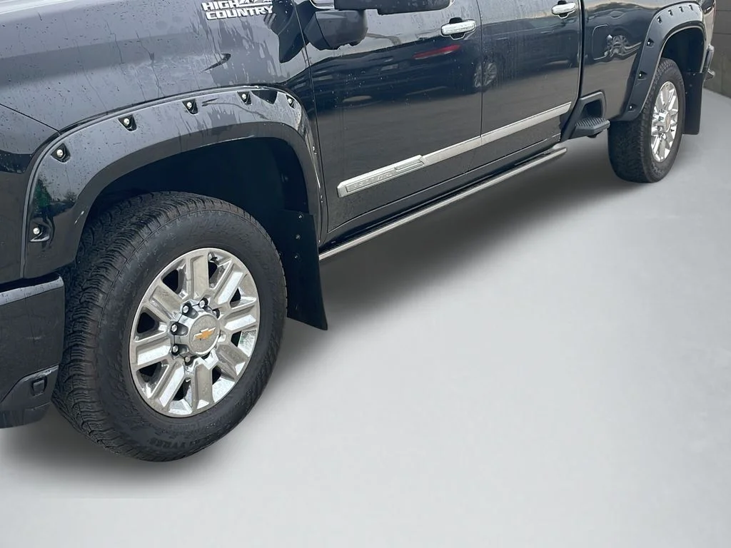 Used 2024 Black Chevrolet High Country image 42